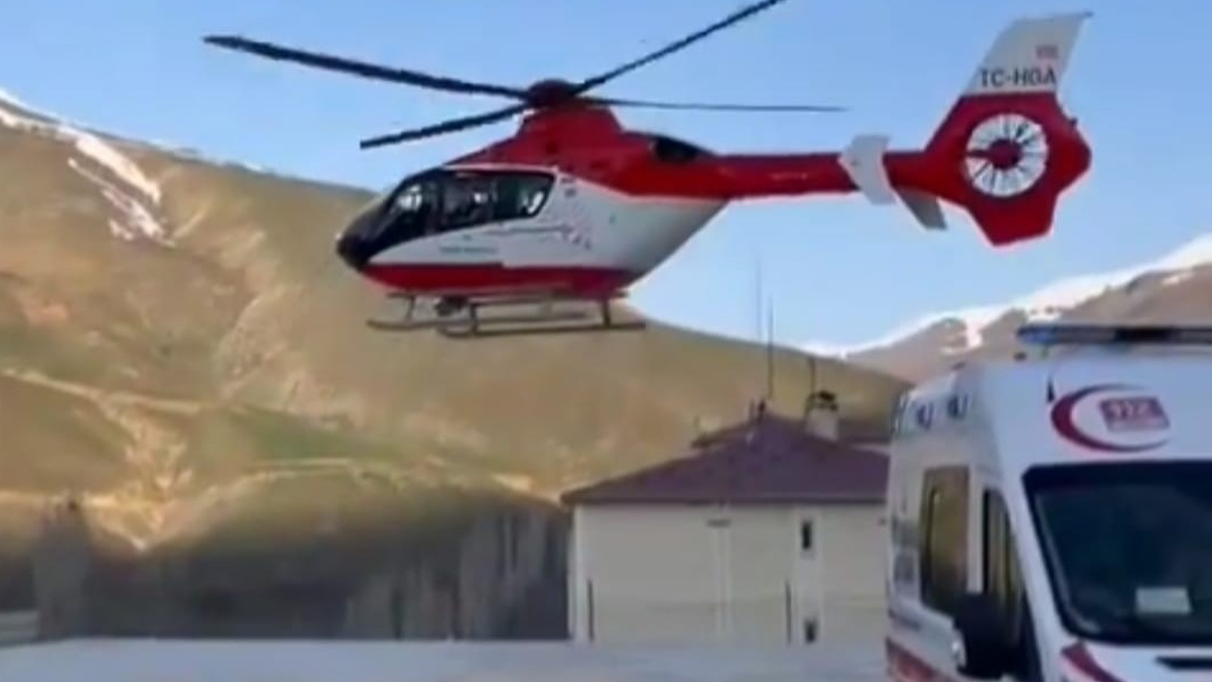 Vanda ambulans helikopter solunum sıkıntısı olan hasta için havalandı