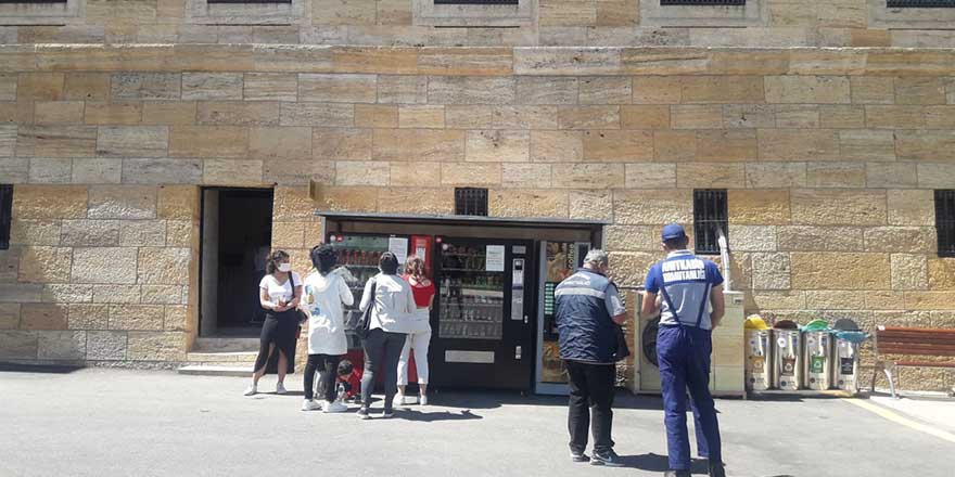 Anıtkabir'e kurulan otomatik büfeye Mimarlar Odası tepki gösterdi: Yuh Artık