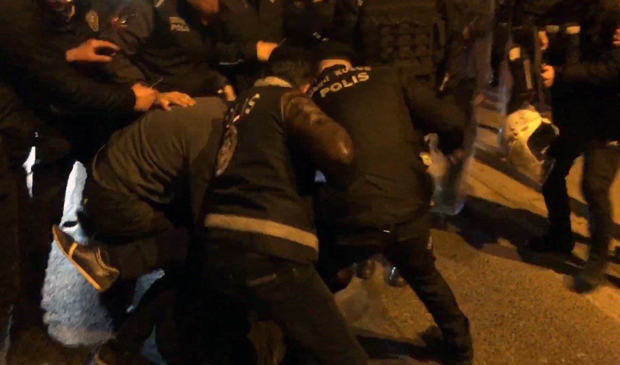 Kadıköy'de Fenerbahçelilere gözaltı