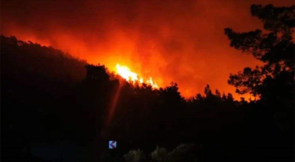 Marmaris’teki orman yangını yüzünden tahliye işlemleri başlatıldı