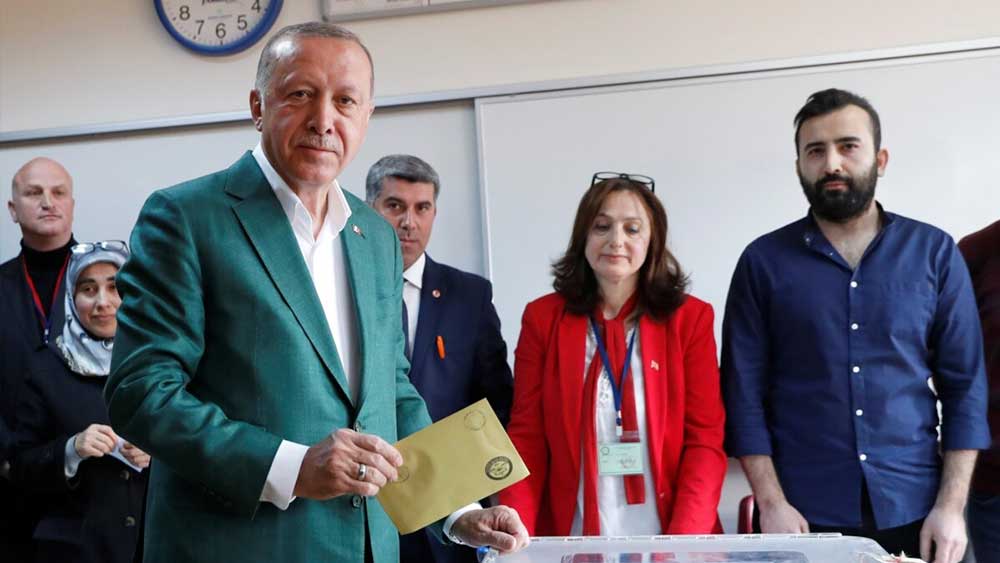 Memduh Bayraktaroğlu: Erdoğan aday olmayacak
