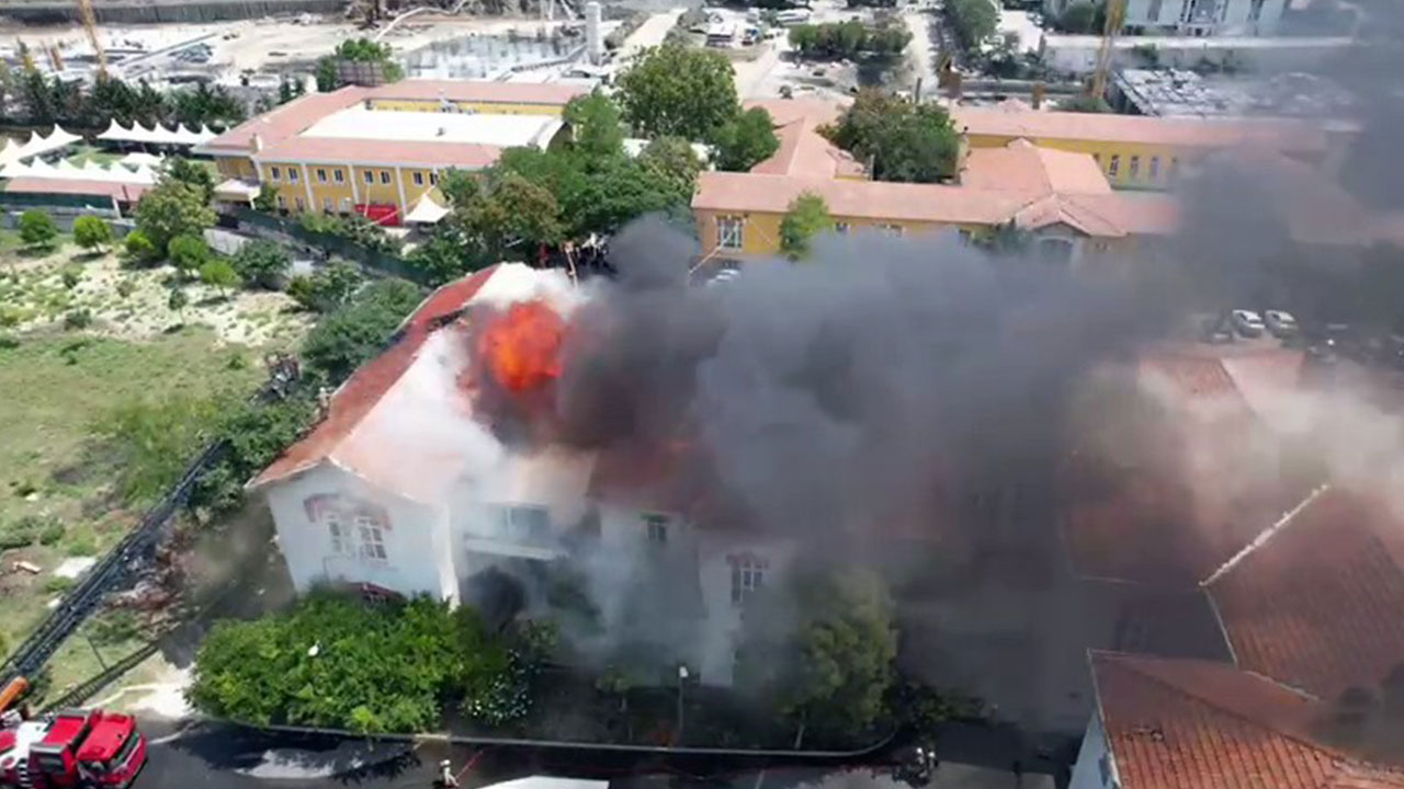 Zeytinburnu'ndaki Balıklı Rum Hastanesi'nde yangın!