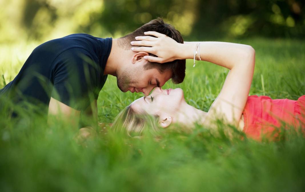 İlişkisinde mutlu olmayı kim istemez ki... İşte mutlu ilişkinin 9 sırrı 2