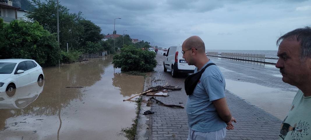Kastamonu sele teslim oldu: 3 mahallede evleri su bastı, yollar trafiğe kapandı 6