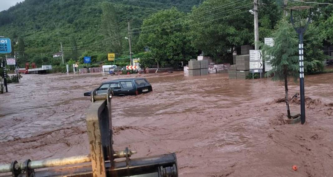 Kastamonu sele teslim oldu: 3 mahallede evleri su bastı, yollar trafiğe kapandı 8