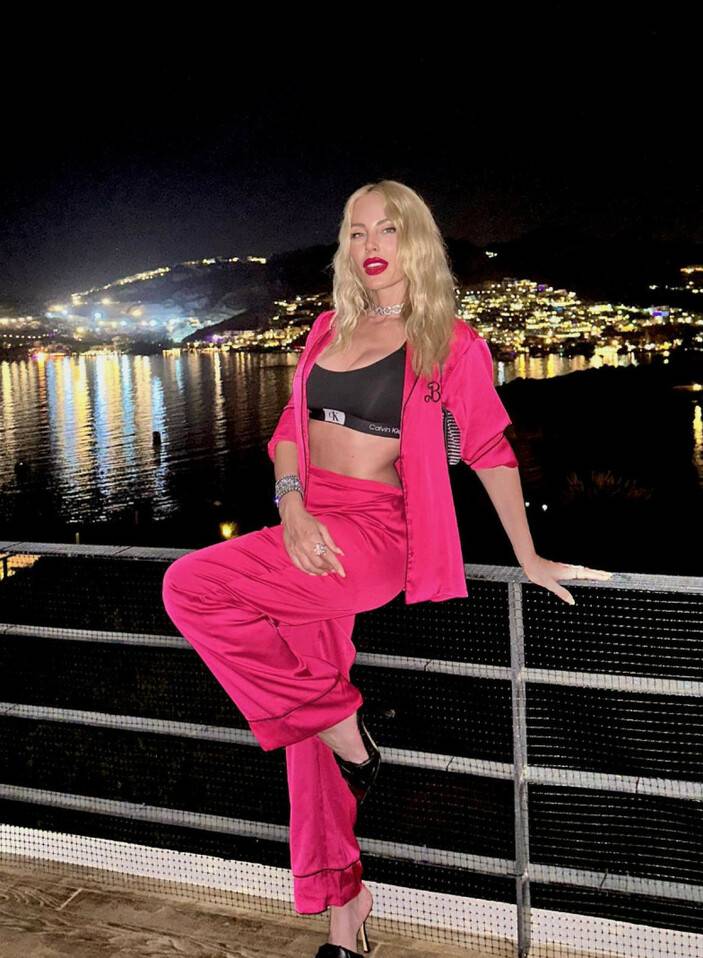 Ünlü sunucu Hande Sarıoğlu pozlarıyla Instagram'ı salladı: İşine bak Barbie.. 9