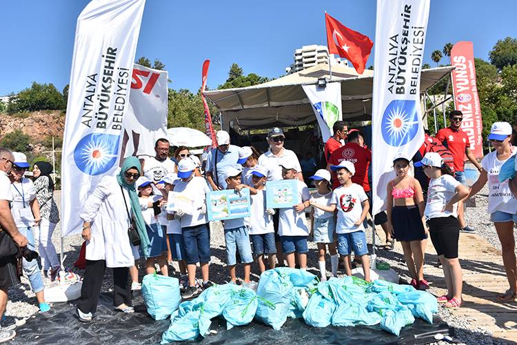 Antalya'da kıyı ve deniz dibi temizliği yapıldı 2