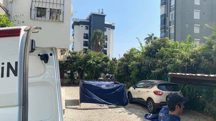 Vatandaş yerde yattığını görünce şoke oldu: Eski Demre Belediye Başkanı Adnan Genç çatıdan atlayarak intihar etti 4