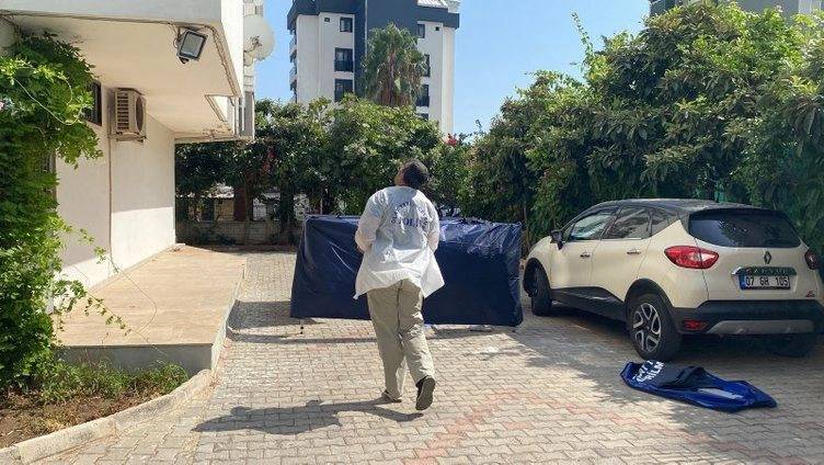 Vatandaş yerde yattığını görünce şoke oldu: Eski Demre Belediye Başkanı Adnan Genç çatıdan atlayarak intihar etti 3