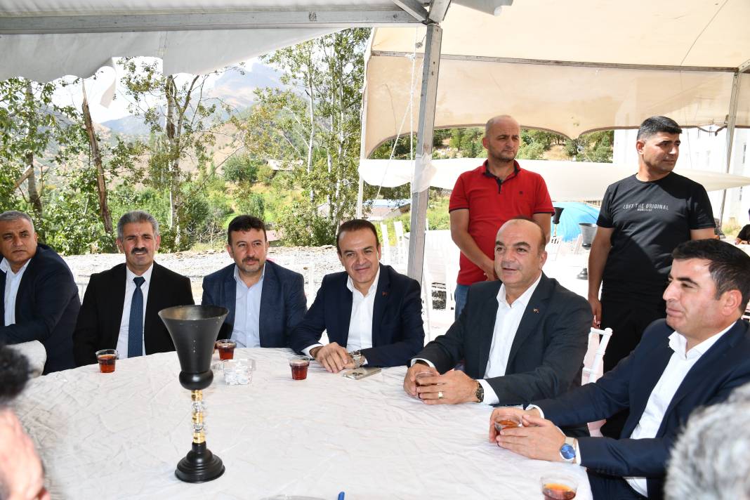 AKP’li belediye başkanının oğlunun düğününde rekor takı: Altın takmak için birbirleriyle yarıştılar 2