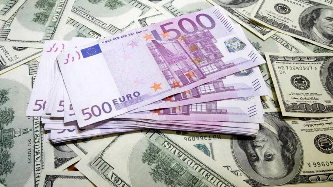 Euro 30'a dayandı, Dolar 28'i aştı! Kafası karışan yatırımcılara ünlü ekonomist Özgür Demirtaş sinyali verdi 4