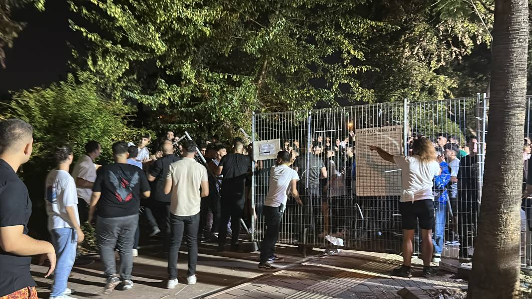 Adana’da festival alanı savaş alanına döndü! Valilik iptal etti mahkeme izin verdi 3