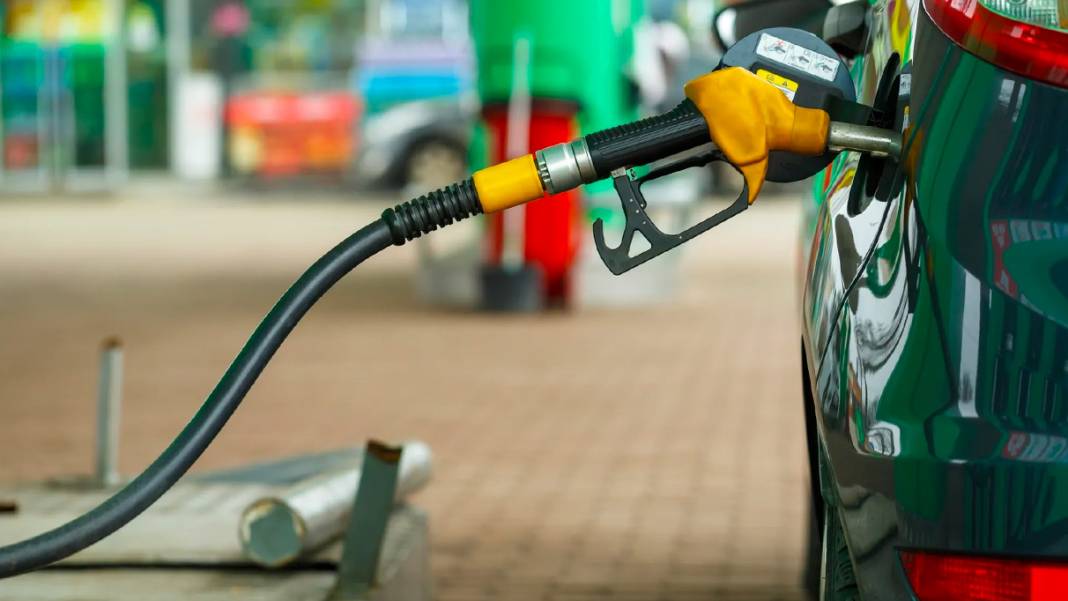 Akaryakıt fiyatlarında indirim fırsatı: Fiyatları gören benzin istasyonlarına hücum ediyor 3