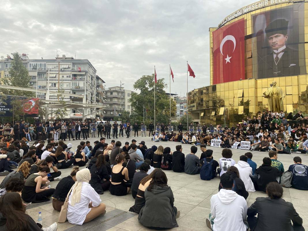 Aydın’daki KYK yurdunda facianın nasıl gerçekleştiği ortaya çıktı! Asansörün içinde kalan öğrenci anlattı! İşte Zeren’in o anları 12