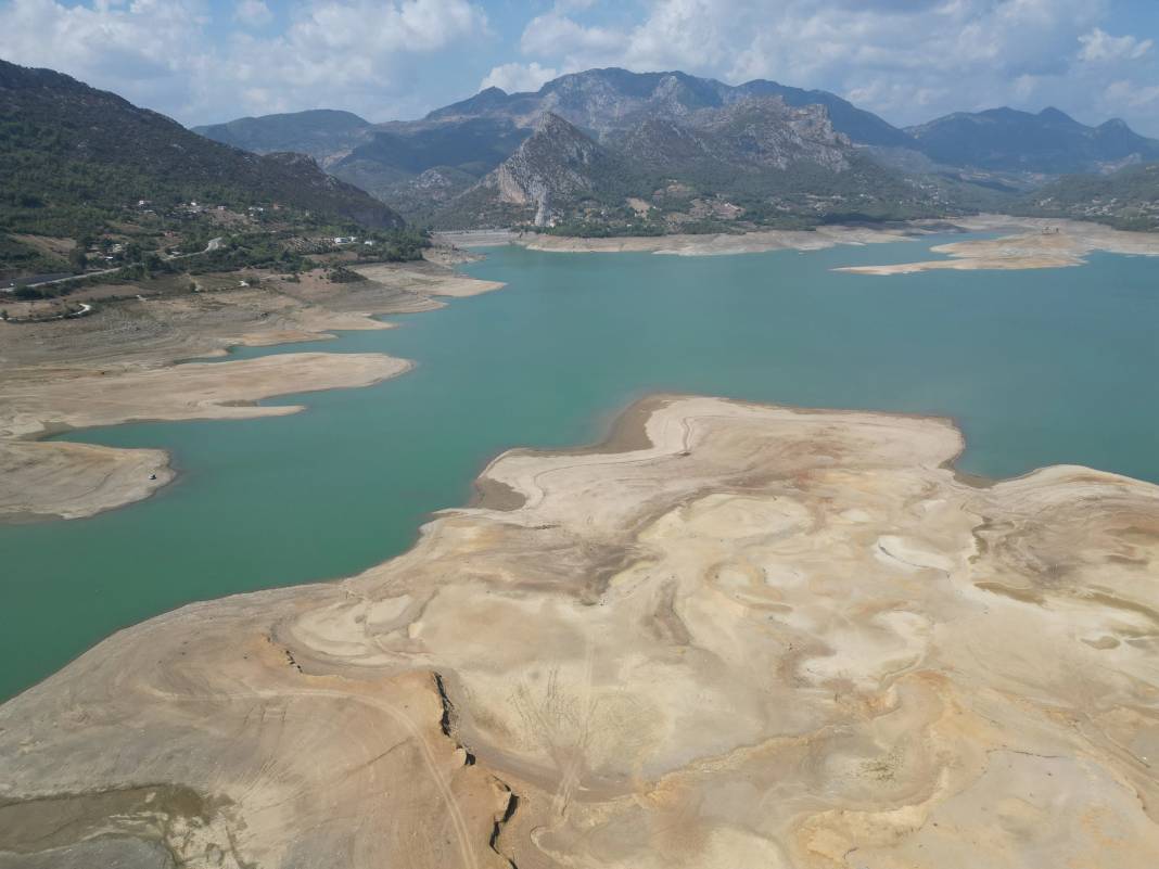 Kozan Barajında su seviyesi alarm veriyor 2