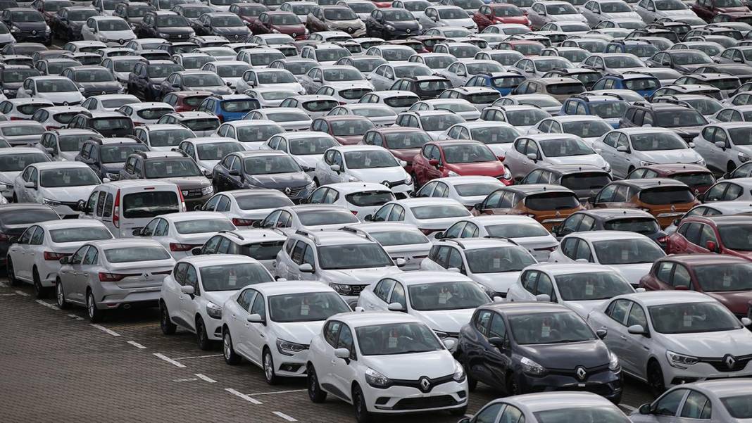 Yüksek kar beklentisiyle stoklanan otomobiller fırsatçıların elinde patladı 3