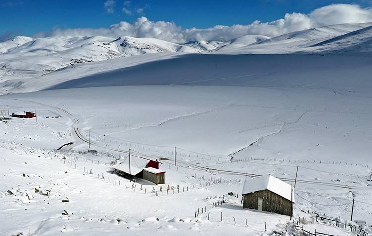 Trabzon'un yüksek kesimlerinde kar etkili oldu 3