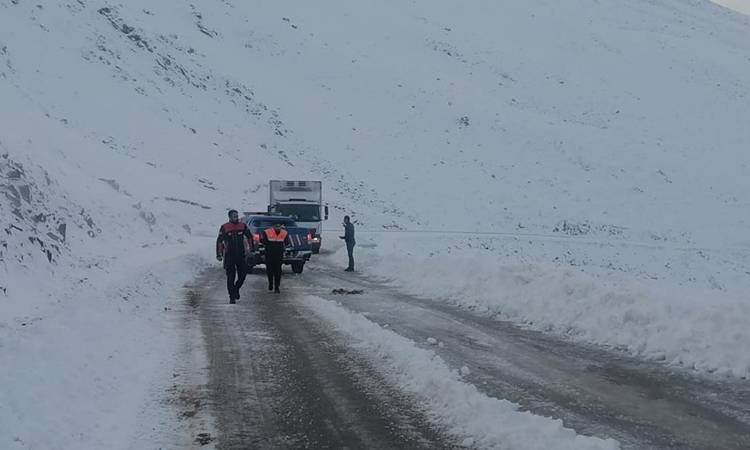 Trabzon ve Rize'de kar nedeniyle ulaşım felç oldu! 4