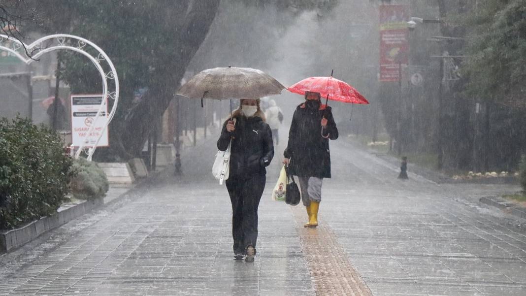 Meteoroloji, AFAD, AKOM ve İstanbul Valiliği günler öncesinden uyarmıştı: İstanbul'u sağanak ve fırtına esir aldı! 9
