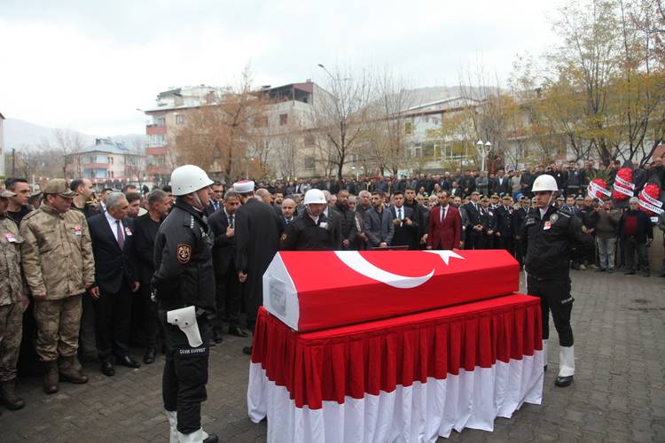 İstanbul'da şehit olan polis memuru Lütfü Baykar son yolculuğuna uğurlandı 3