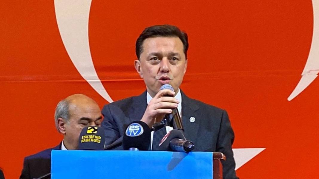 Meral Akşener'e mektup bırakıp istifa eden İYİ Parti Eskişehir Milletvekili İdris Nebi Hatipoğlu'nun hangi partiye geçeceği belli oldu 8