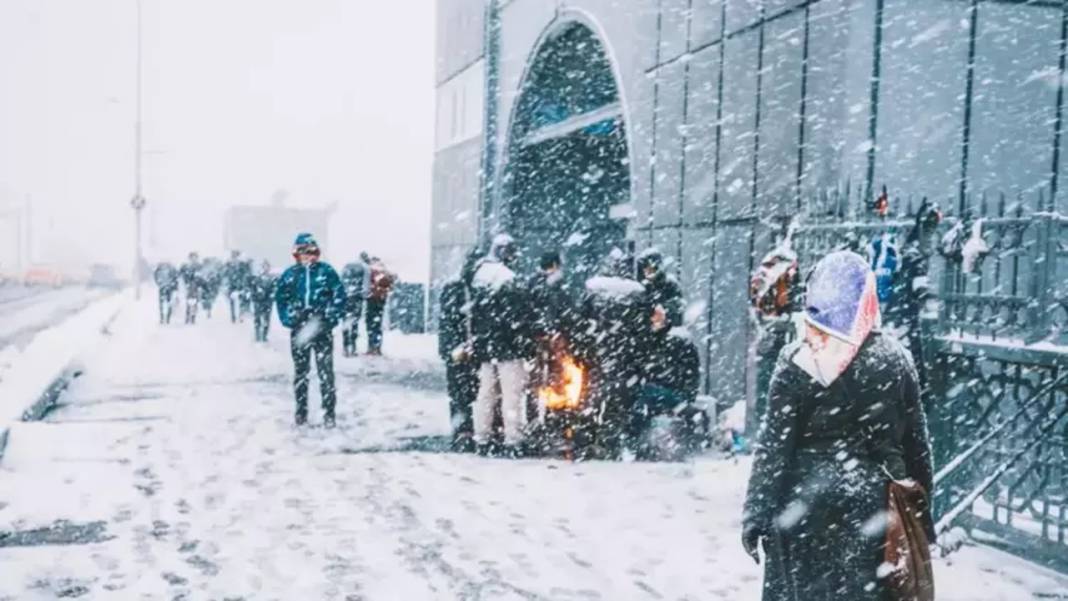 Meteoroloji'den kritik uyarı: Kar, sağanak ve fırtına...Günler sürecek! Türkiye kara kışa teslim olacak 10