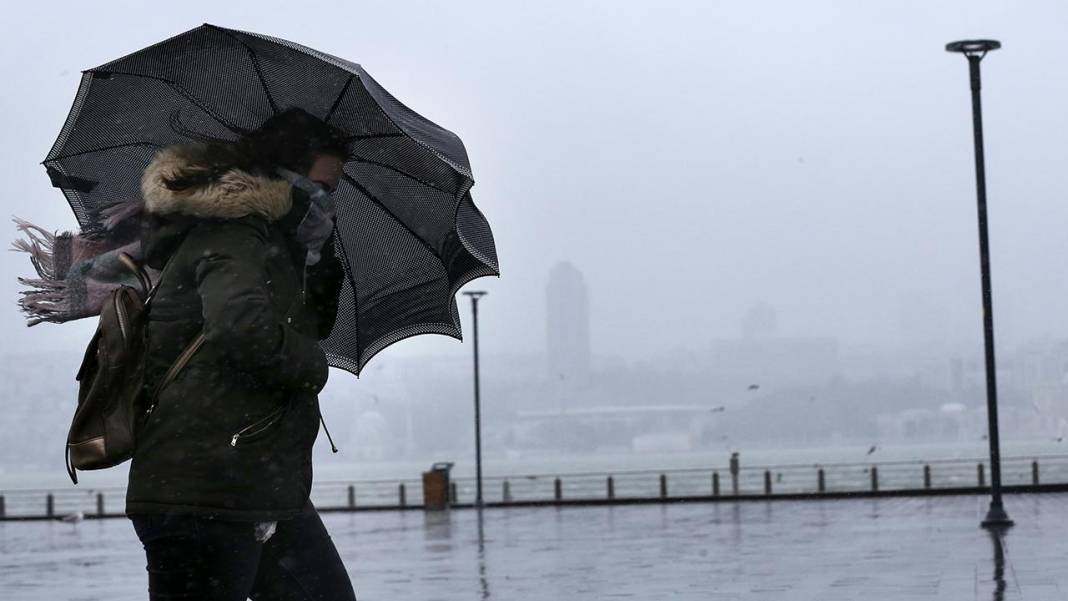 Meteoroloji, AFAD, AKOM ve İstanbul Valiliği günler öncesinden uyarmıştı: İstanbul'u sağanak ve fırtına esir aldı! 20