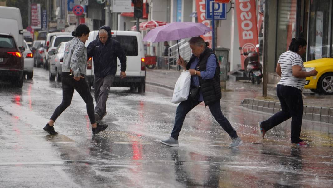 Meteoroloji'den İstanbul dahil 13 il için sarı kodlu uyarı: Yağmur ve soğuk bir arada geliyor 23