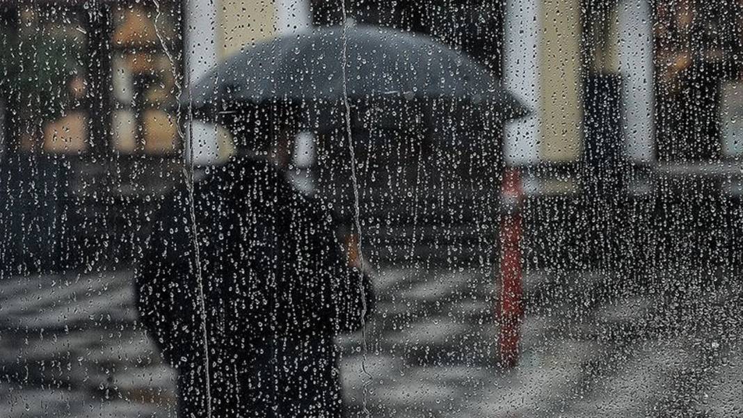 Meteoroloji, AFAD, AKOM ve İstanbul Valiliği günler öncesinden uyarmıştı: İstanbul'u sağanak ve fırtına esir aldı! 14