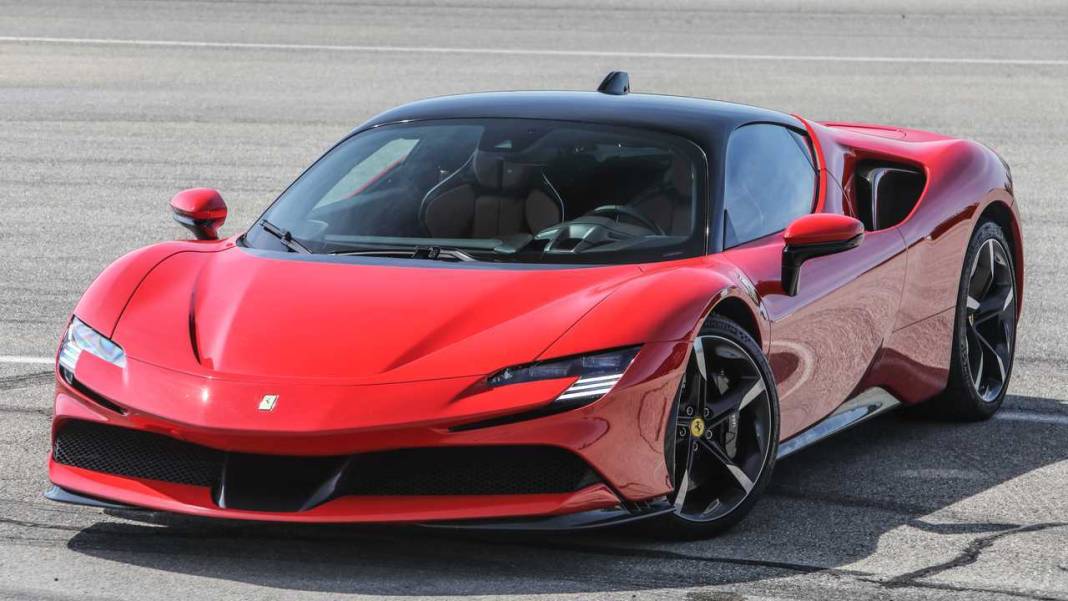 Ferrari'den 2026 yıl rezervasyonu: Paran olsa bile alamıyorsun! 10
