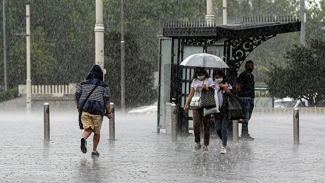 Meteoroloji, AFAD, AKOM ve İstanbul Valiliği günler öncesinden uyarmıştı: İstanbul'u sağanak ve fırtına esir aldı! 3