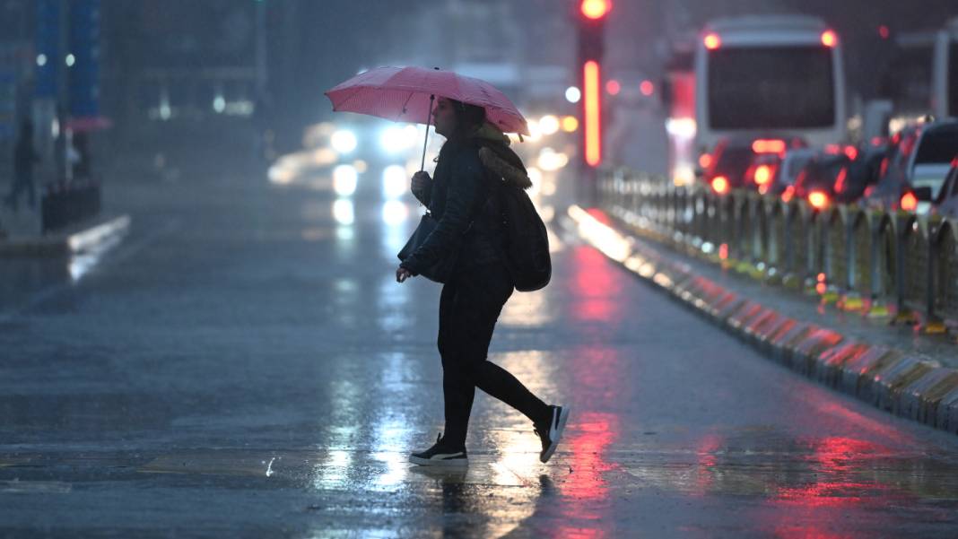 Meteoroloji, AFAD, AKOM ve İstanbul Valiliği günler öncesinden uyarmıştı: İstanbul'u sağanak ve fırtına esir aldı! 7
