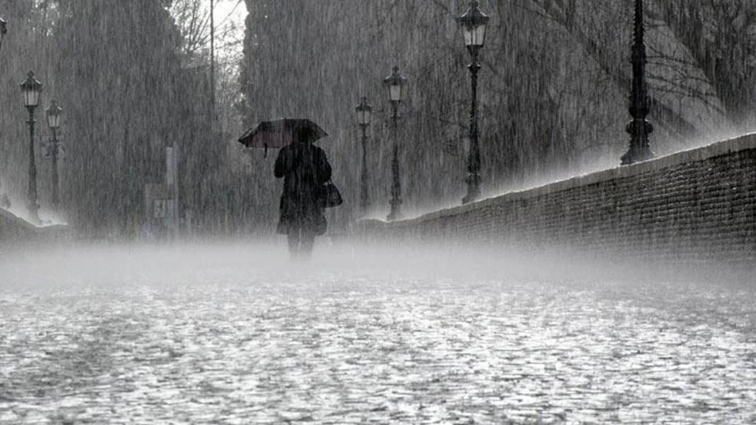 Meteoroloji, AFAD, AKOM ve İstanbul Valiliği günler öncesinden uyarmıştı: İstanbul'u sağanak ve fırtına esir aldı! 10