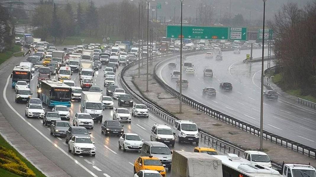 Yağışlar İstanbul trafiğini vurdu; Yoğunluk yüzde 80'e yaklaştı 2