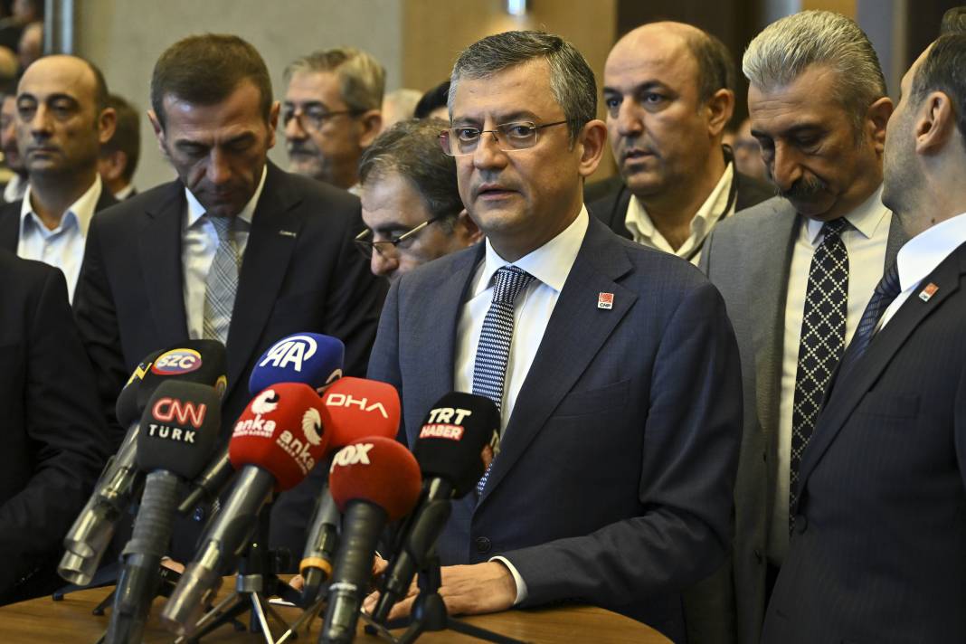 Özgür Özel'den flaş devir teslim açıklaması! Kemal Kılıçdaroğlu için son 48 saat uyarısı 2