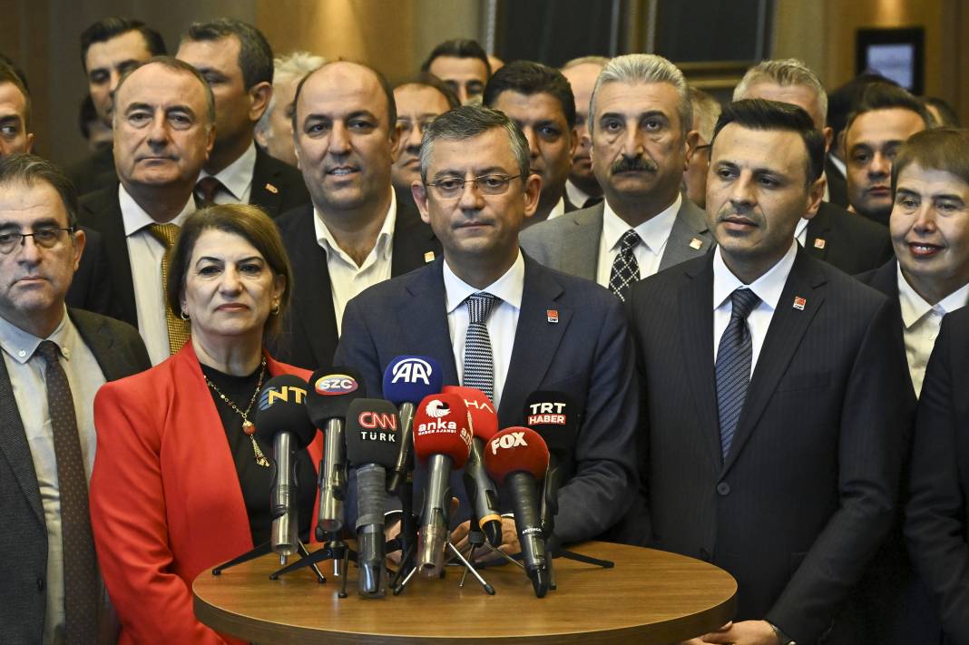 Özgür Özel'den flaş devir teslim açıklaması! Kemal Kılıçdaroğlu için son 48 saat uyarısı 4