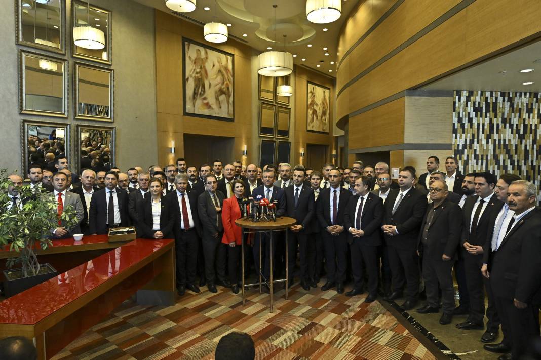Özgür Özel'den flaş devir teslim açıklaması! Kemal Kılıçdaroğlu için son 48 saat uyarısı 6