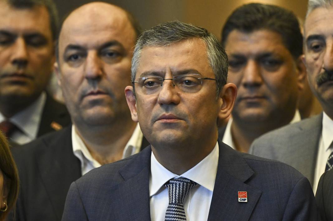 Özgür Özel'den flaş devir teslim açıklaması! Kemal Kılıçdaroğlu için son 48 saat uyarısı 7