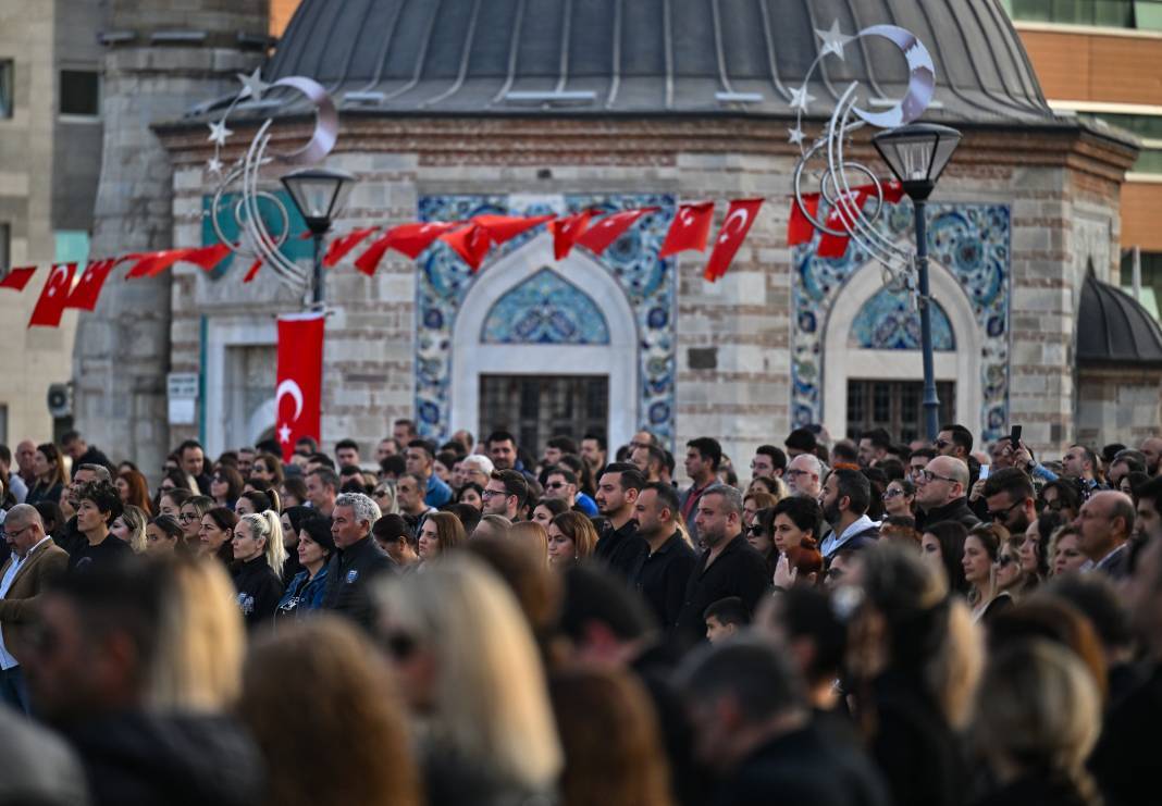 Saat 9'u 5 geçe tüm ülkede hayat durdu: İşte Türkiye'den 10 Kasım kareleri 54