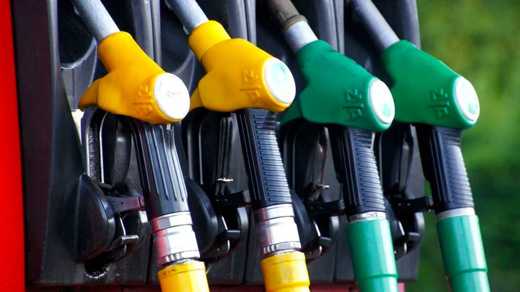 Akaryakıt fiyatları yatay seyirde: İşte güncel benzin, motorin ve LPG fiyatları 6