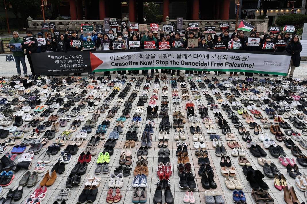 Seul’ün merkezine Filistin'de hayatını kaybedenlerin anısına 2 bin ayakkabı bırakıldı 7