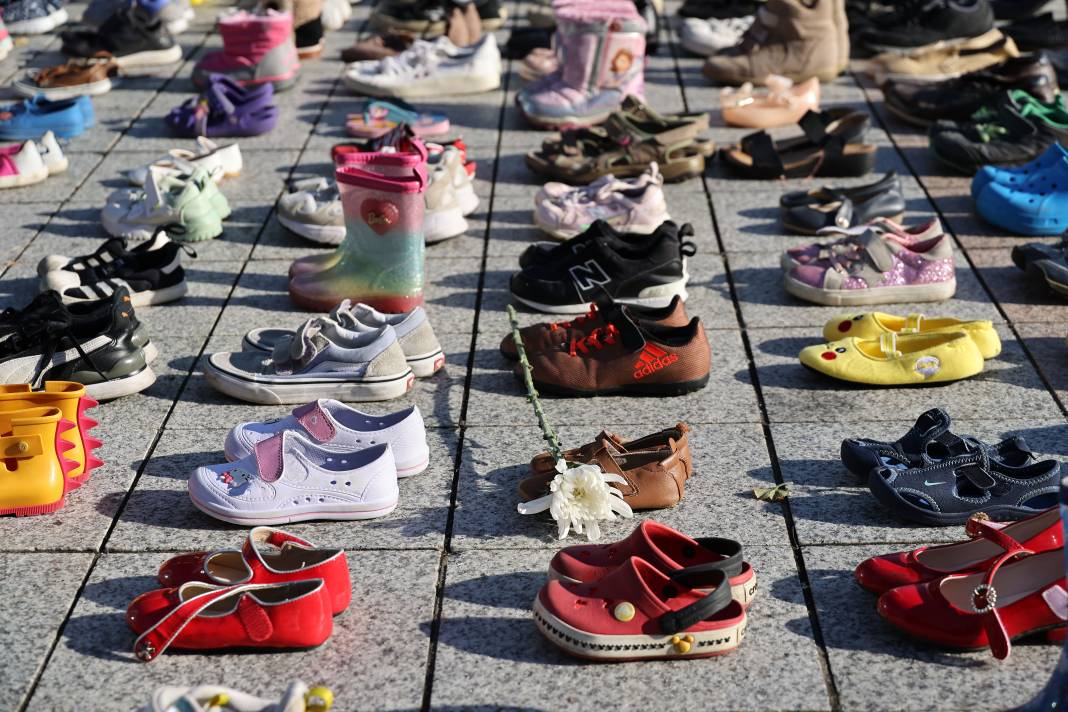Seul’ün merkezine Filistin'de hayatını kaybedenlerin anısına 2 bin ayakkabı bırakıldı 12