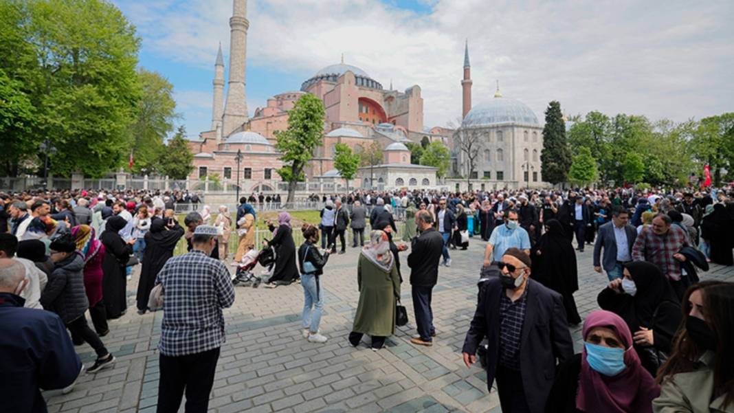 Türkiye’de ikamet izni alan yabancı sayısını açıkladı 9