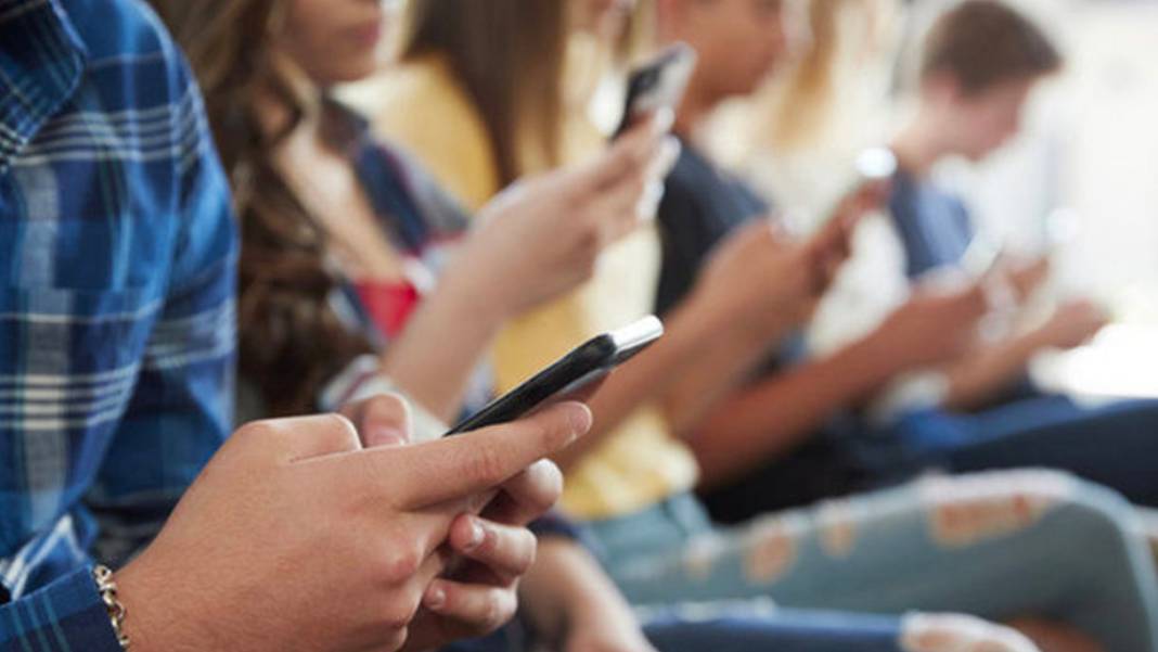 7 milyon üniversiteli merakla bekliyordu: Öğrencilere verilecek vergisiz cep telefonu için şartlar netleşti 10