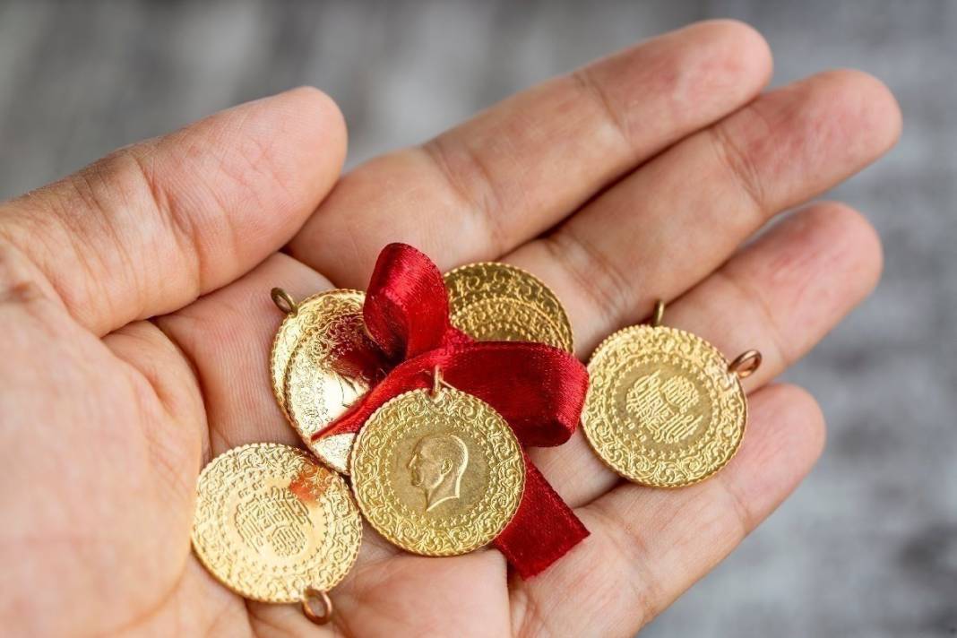 Elinde gram altını olanlar yaşadı: Ünlü ekonomist 1 Aralık'ta yaşanacakları açıkladı 6