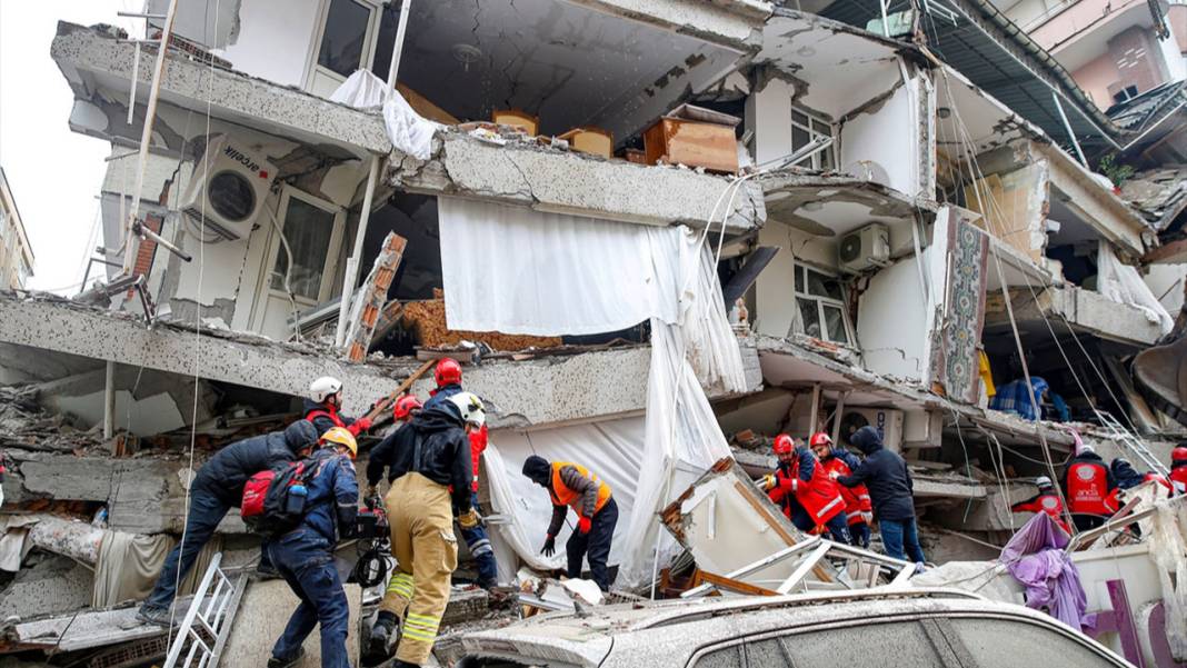 Ünlü Japon deprem uzmanı Türkiye için en kritik senaryoyu açıkladı: Çünkü çok kötü zeminde 10