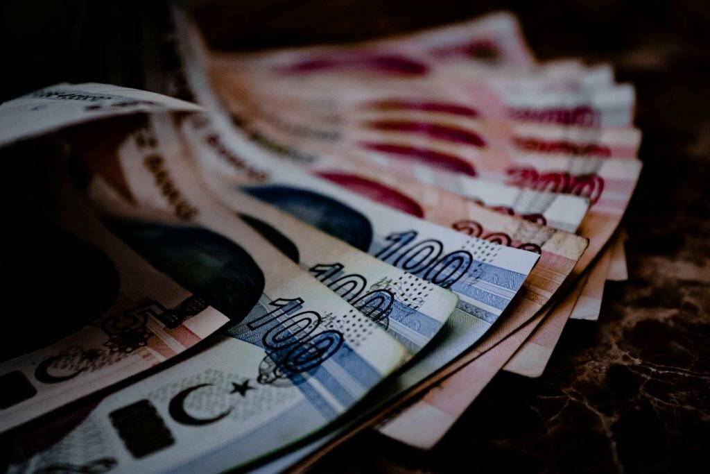 Duyanlar döviz bürosuna koştu... IMF, 2024'te Türkiye'de görülecek dolar kurunu açıkladı 9
