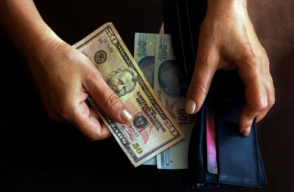 Ünlü ekonomist "Bu tarihten önce dolar alanlar köşeyi dönecek" dedi: Doların 40 liraya fırlayacağı günü açıkladı 3