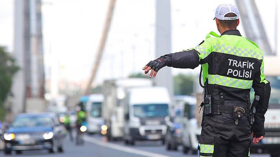 Kırmızı ışıkta geçen ve EDS'ye yakalananların vay haline: Trafik cezalarına rekor zam geldi 6