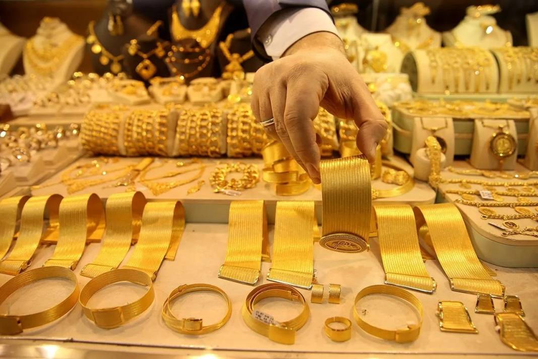 Piyasa uzmanı Hatice Kolçak, altının yeni rekor seviyesini canlı yayında duyurdu! Altın borcu ve yatırımı yapanlar dikkat 7